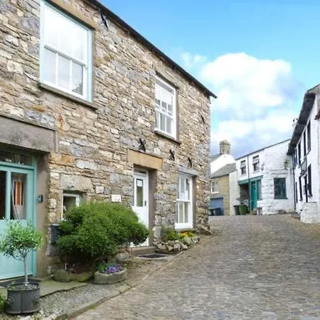 Cobble Cottage, 펜션 *