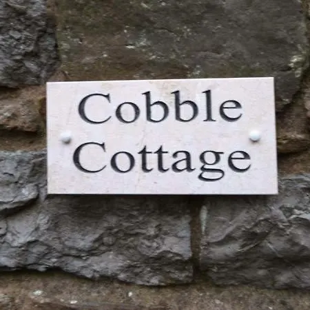 Cobble Cottage, 펜션 *